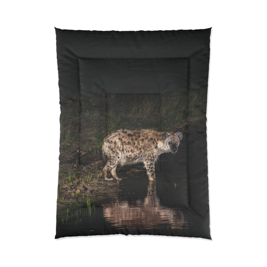 Wildlife-Inspired Comforter featuring a Hyena Design – Cozy Bedroom Decor for Nature Lovers